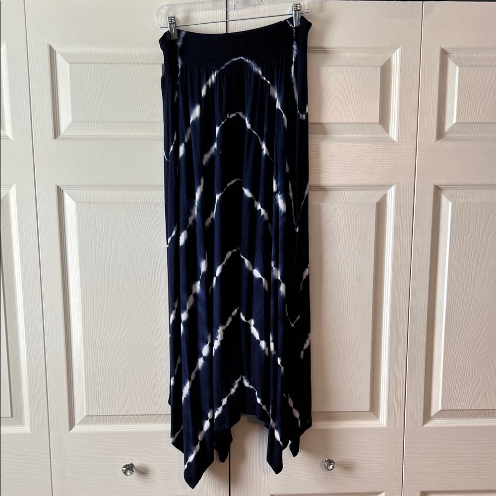 Time and Tru Asymmetrical Navy and White Skirt